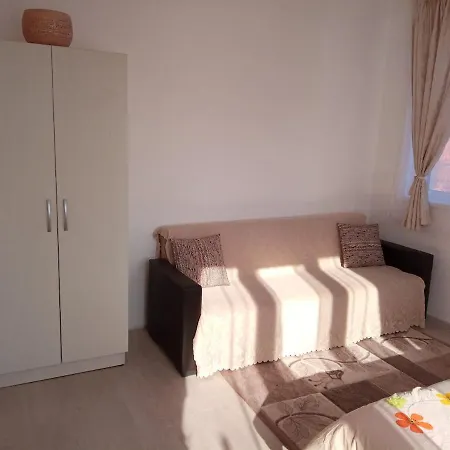 Apartament стената до язовир