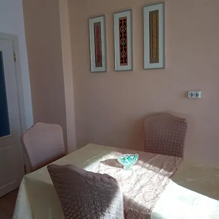 стената до язовир Apartament Sultukovo
