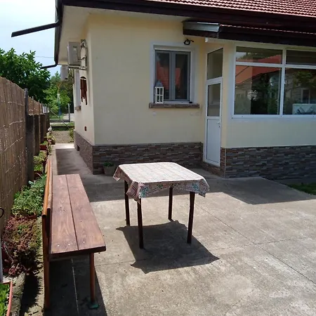 стената до язовир Apartament Sultukovo